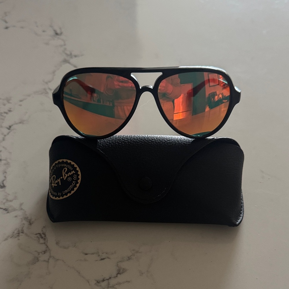 NWOT Unisex Ray-Ban Black Frame Sunglasses with Orange-Red Mirrored Lenses
